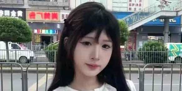 五官精致古灵儿